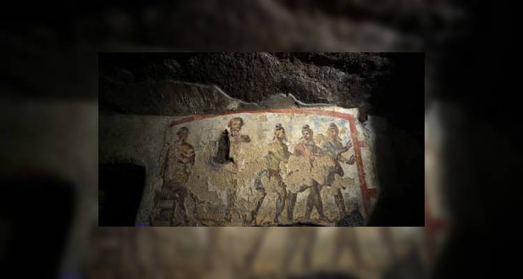 Италия: Ватикан открыл для туристов катакомбы