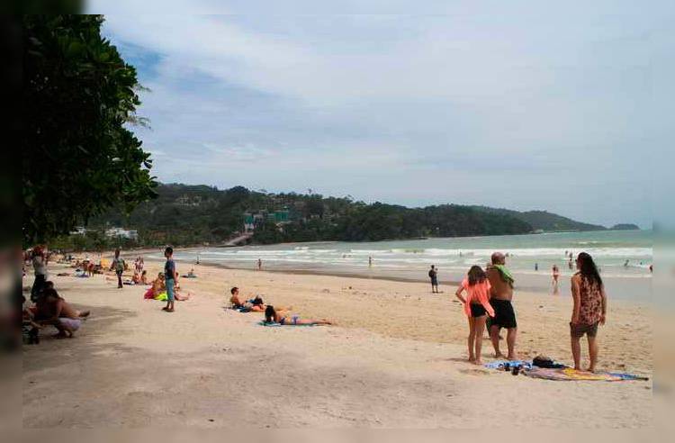 Таиланд: На пляжи Патонга можно приносить свои шезлонги