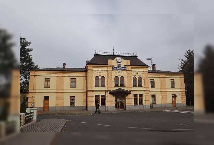 Чехия: Самый красивый вокзал Чехии находится в Нови-Йичине