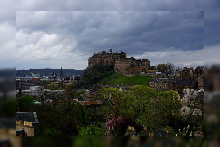 Великобритания: Эдинбург — самое дорогое место в Европе для встречи Нового года