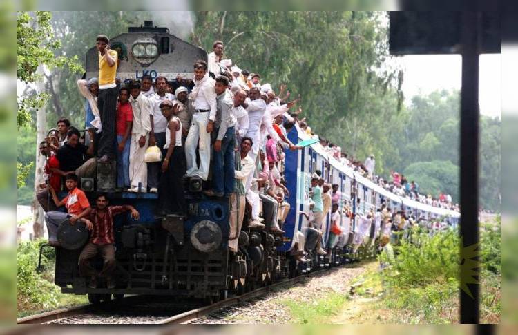 В индийском поезде начинают работать проводницы и Wi-Fi