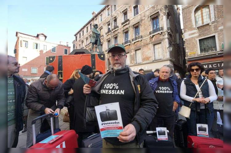 Италия: Венецианцы спасаются от туристов