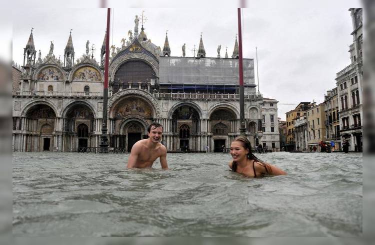 В каналах не купаться, на людях не раздеваться: как не разориться в Венеции?