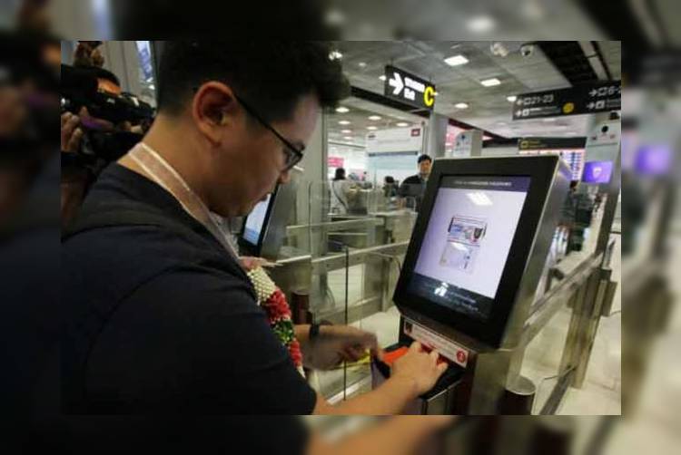 Таиланд разрешил иностранцам переходить границу автоматом    