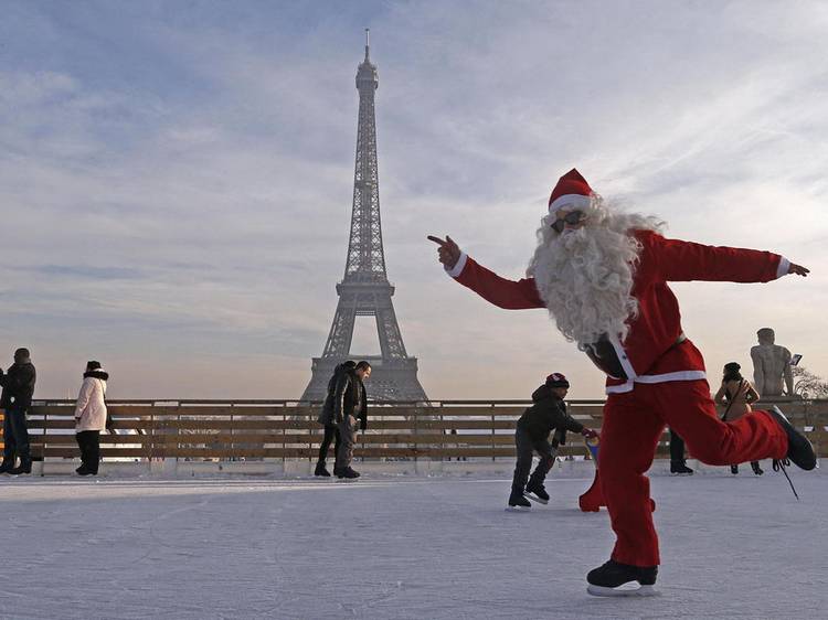 Дед Мороз едет в Париж, чтобы отметить Новый год по-русски