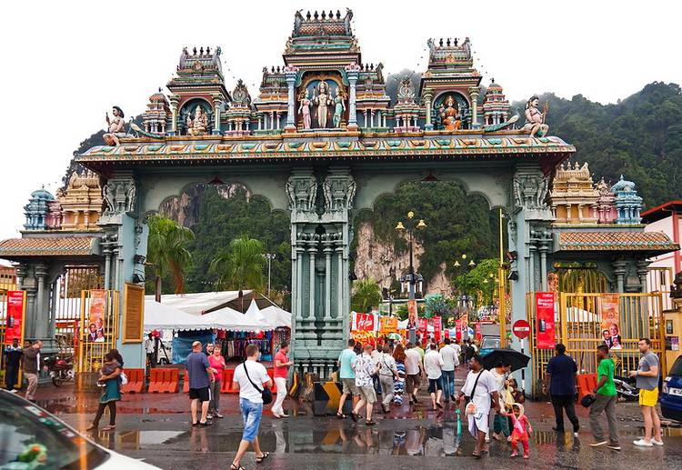 Малайзия потеряла 300 000 гостей после введения налога с туристов
