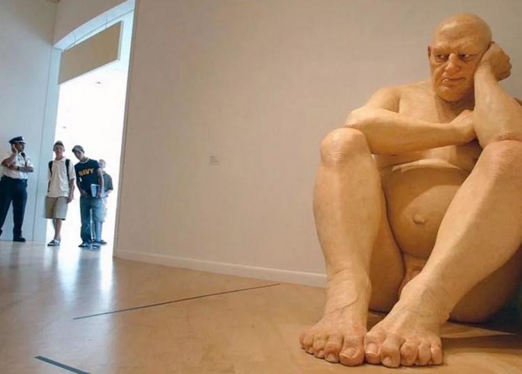 В Париже музей примет голых посетителей