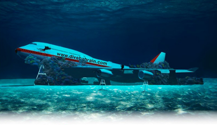 Боинг 747 затопили для нового подводного парка в Бахрейне