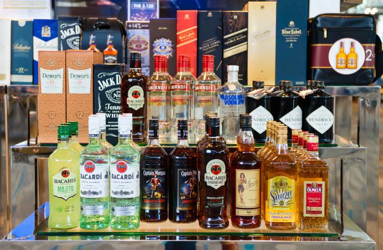 Беспошлинного алкоголя в чемоданах россиян будет больше. Новые нормы