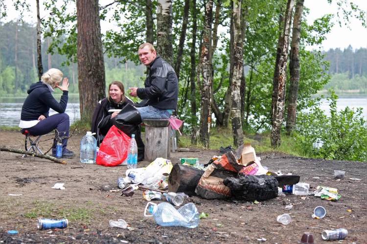 Туристы во время отпуска сталкиваются с препятствиями, которые им мешают