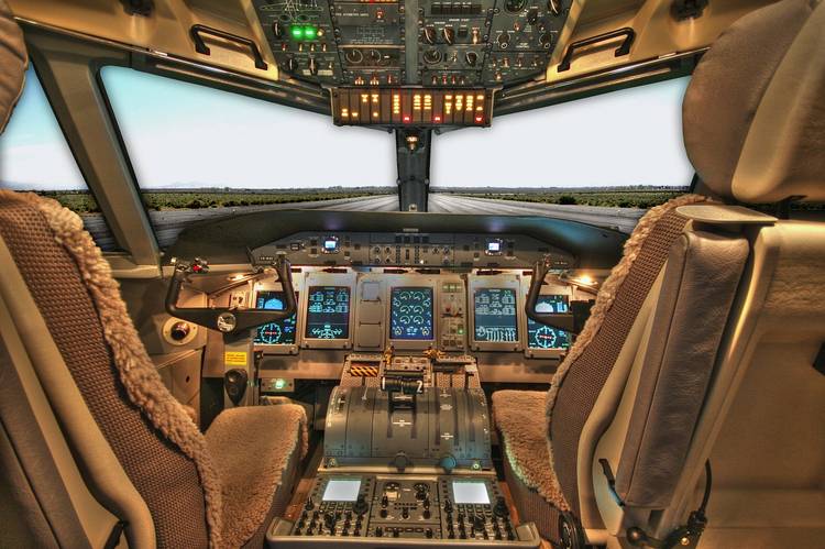 Пилота Airbus во время посадки самолета охватил приступ паники