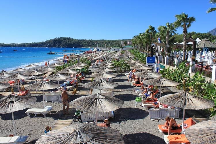 Турецкие курорты ждут прилета россиян в июле. Справки и тесты не потребуются