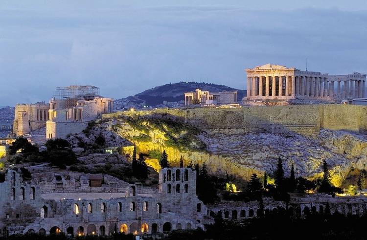 Акрополь в Афинах завалило снегом