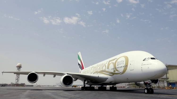 А-380 Emirates получил уникальную золотую ливрею, посвященную 50-летию Королевства Бахрейн и ОАЭ