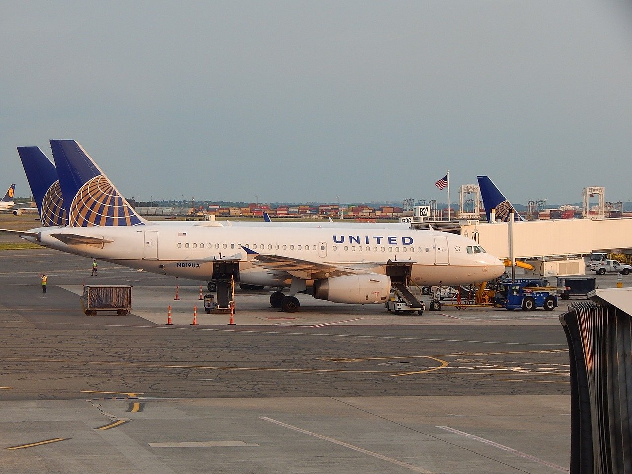 Авиакомпания United Airlines поменяла правила возврата билетов эконом-класса