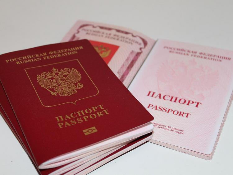 
Владельцы самых статусных паспортов в мире в 2022 году путешествуют меньше всех
