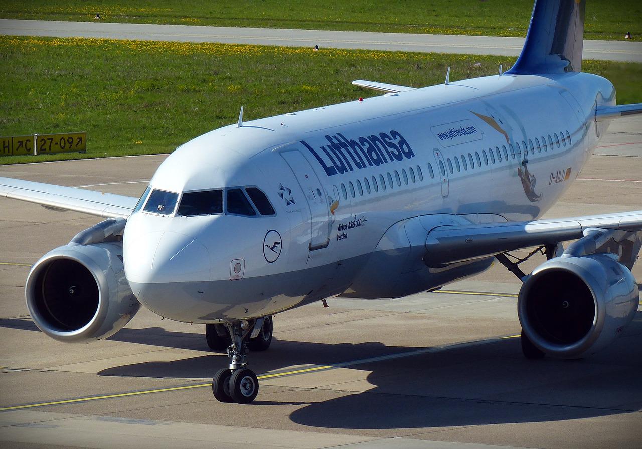 Lufthansa отменила более 1 000 рейсов из-за невыхода персонала на работу