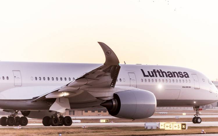 Lufthansa отменяет обязательные тесты на ВИЧ для бортпроводников